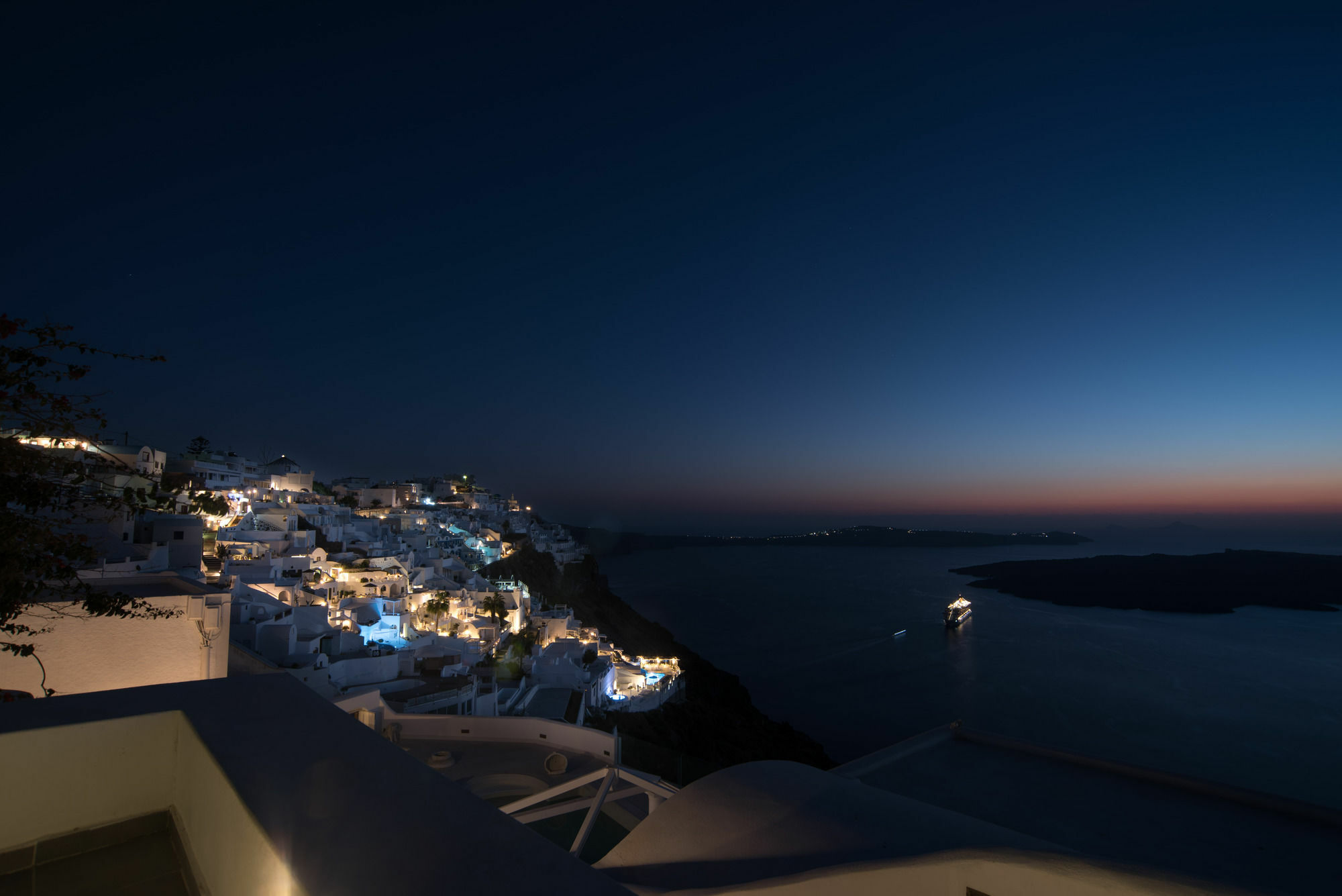 Вилла Karpimo Horizon - Caldera View With Private Hot Tub Фиростефани Экстерьер фото
